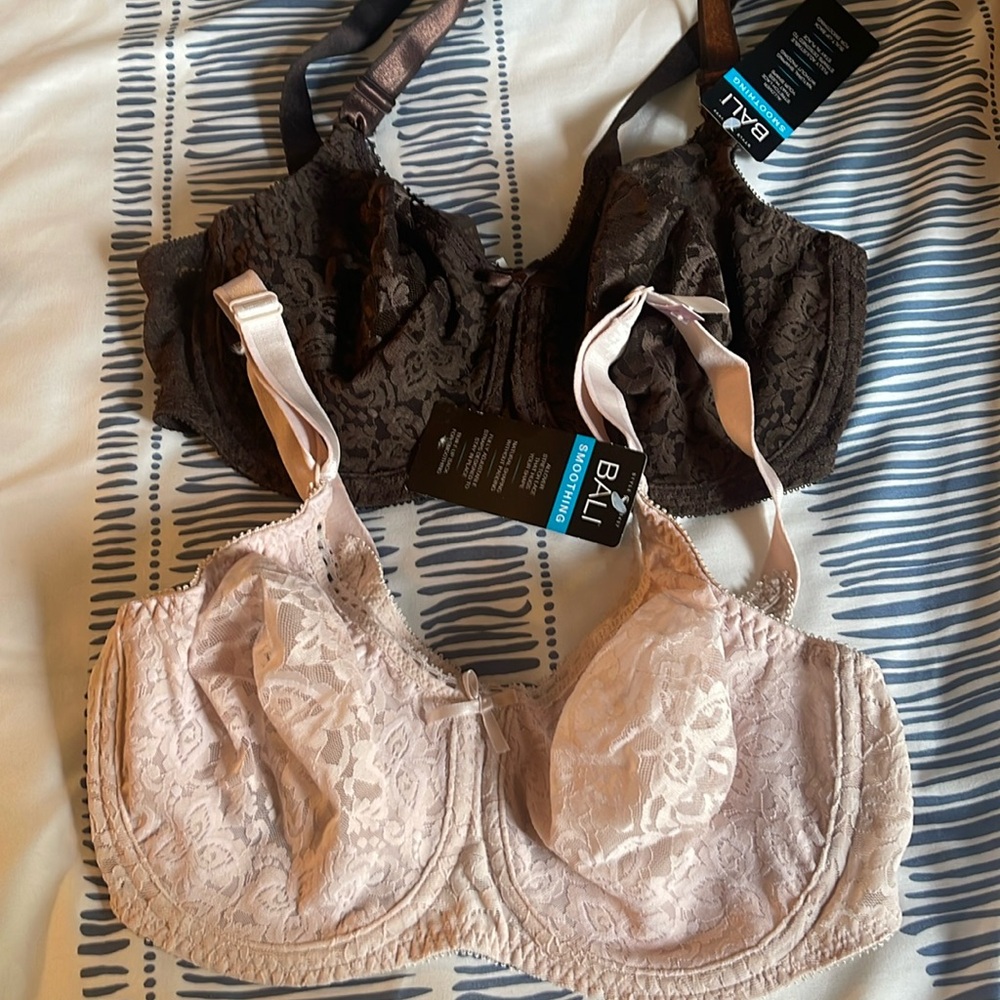 NWT set of Bali smoothing underwire lace bras. Size 36D.